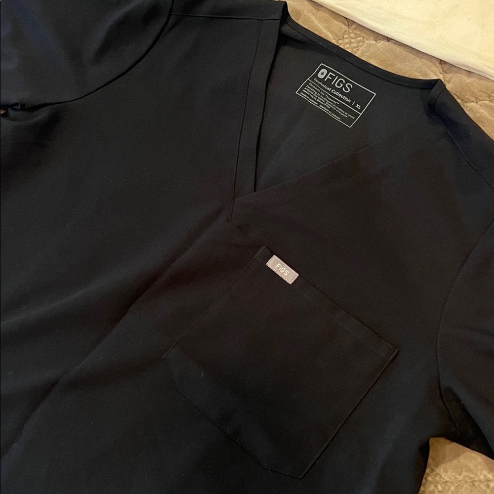 Figs Classic Black V-Neck Scrub Top